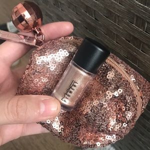 MAC pigment in English Gilt w/ rosy gold bag💕